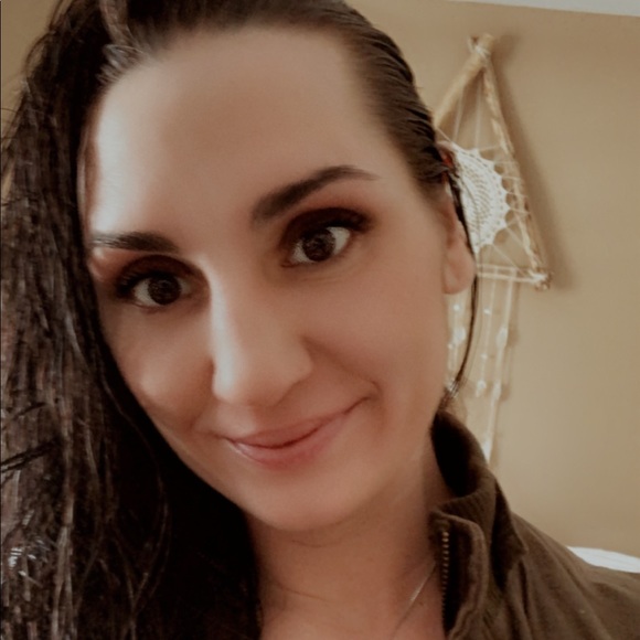 Meet your Posher, Andrea - Picture 1 of 1